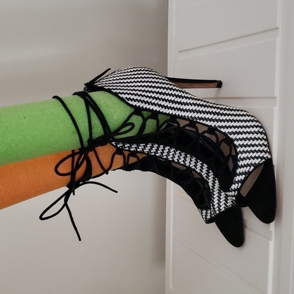 Zara Basic Collection peeptoe lace up ankle. Women size 40 , black white woven. - Picture 1 of 11